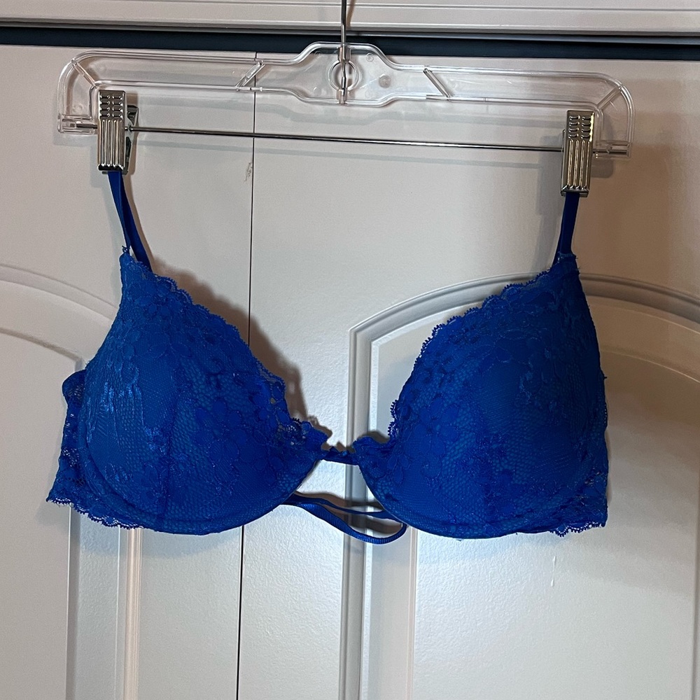 Pout, 36D royal blue lace bra